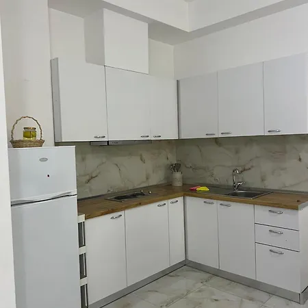 2 Тирана